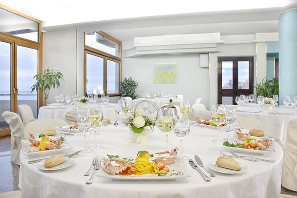 Hotel Mistral แตร์โมลิ ภายนอก รูปภาพ