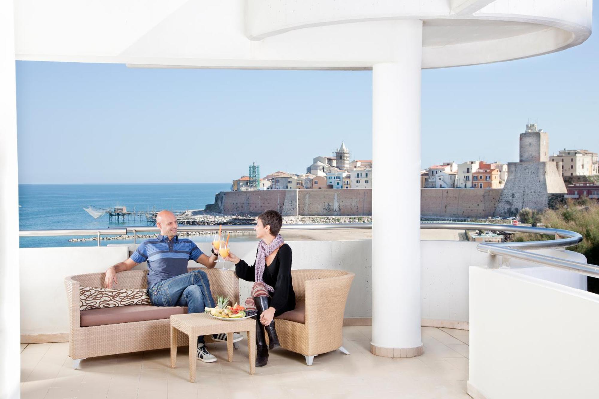 Hotel Mistral แตร์โมลิ ภายนอก รูปภาพ
