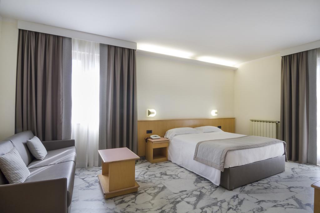 Hotel Mistral แตร์โมลิ ภายนอก รูปภาพ