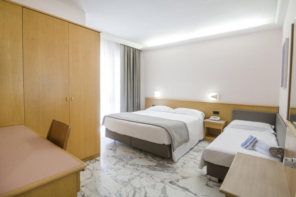 Hotel Mistral แตร์โมลิ ภายนอก รูปภาพ