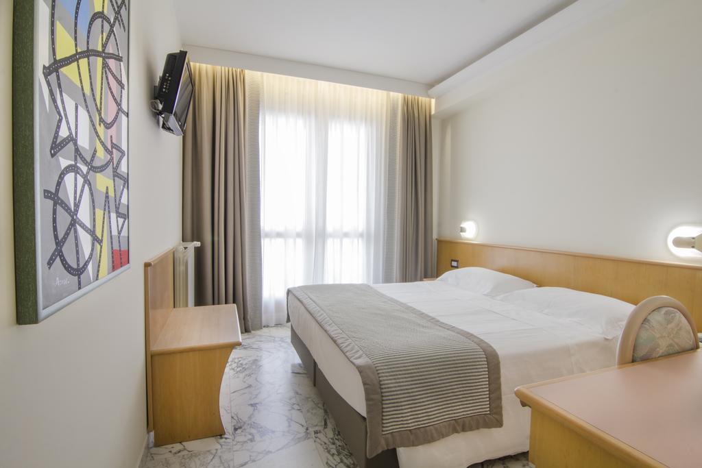Hotel Mistral แตร์โมลิ ภายนอก รูปภาพ