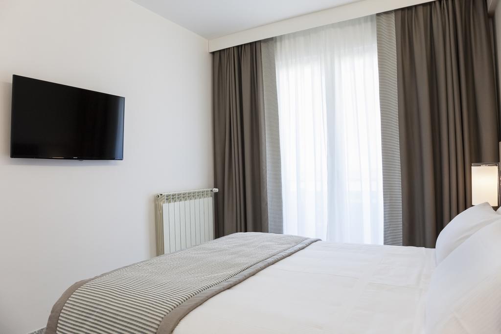 Hotel Mistral แตร์โมลิ ภายนอก รูปภาพ